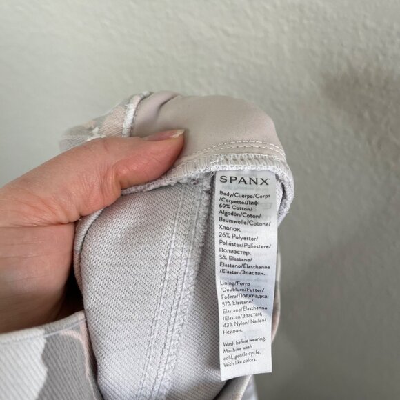 Spanx Womens Jean-ish Ankle Leggings Gray Floral Print Size S - Picture 13 of 14